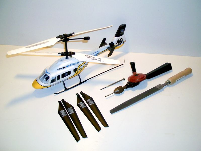Tutoriel NikkoMania : Remplacer une pale cassée sur un hélicoptère Nikko  Fly Hawk, Nikko Gyro Hawk ou Nikko Night Hawk