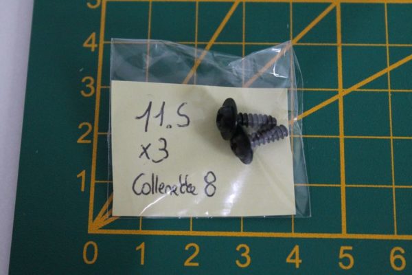 Lot de 2 vis 11.5x3 à collerette 8