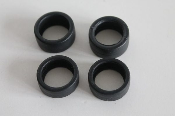 Pneus pour Nikko 1/32