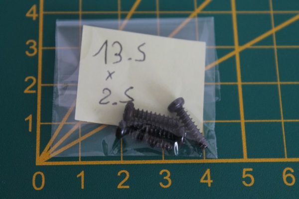 Lot de 4 vis 13.5x2.5mm
