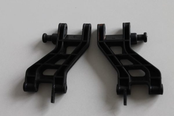 Triangles inférieurs avant pour Nikko Super Evolution 1/10 2 roues motrices