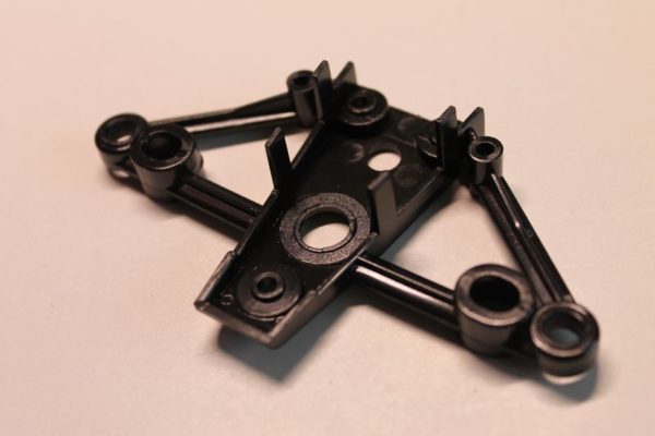 Triangles avant inférieurs pour Nikko Formula Evolution 1/14