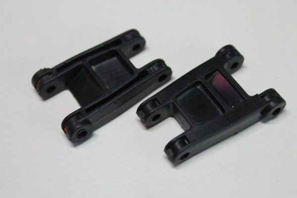 Paire de triangles supérieurs avant pour Nikko Super Evolution 1/10 2 roues motrices