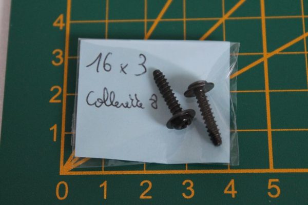 Lot de 2 vis 16x3 à collerette 8
