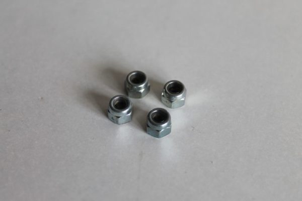 Lot de 4 écrous de roue 7 mm (argentés)