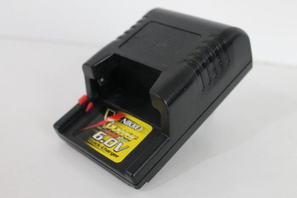 Chargeur rapide Ni-Mh 6V au format "Slot In" (jaune)