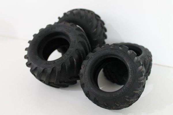 Pneus pour Nikko Cobra 3, Panther 2 (...) 1/14
