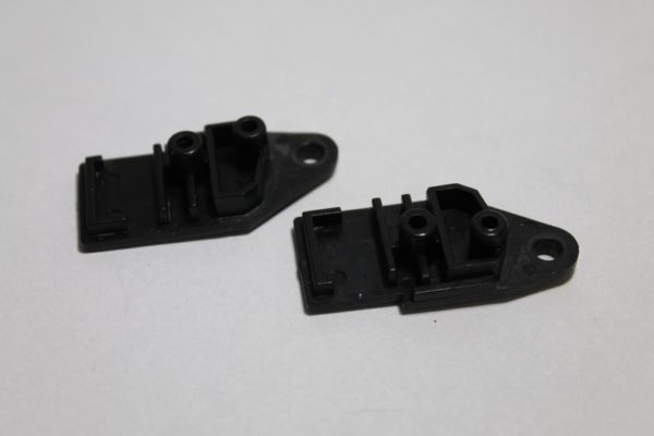 Triangles inférieurs de train avant pour Nikko Cobra 3, Panther 2 (...) 1/14