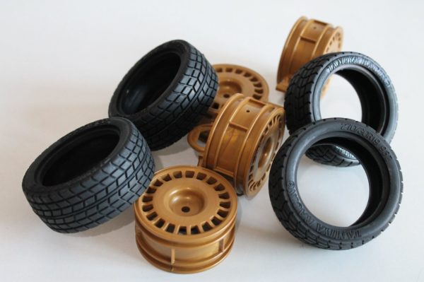 Roues "Tamiya Subaru Impreza" avec pneus "Radiaux" pour Nikko Super Evolution 1/10 2 ou 4 roues motrices