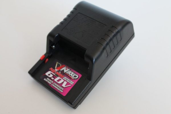 Chargeur rapide Ni-Mh 6V au format "Slot In" (rose)