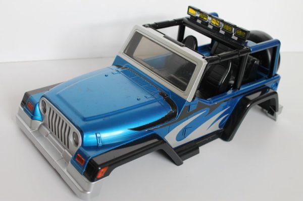 Carrosserie Jeep Wrangler Rubicon bleue pour châssis Nikko Truck 1/10 A (+Lights Buckets)