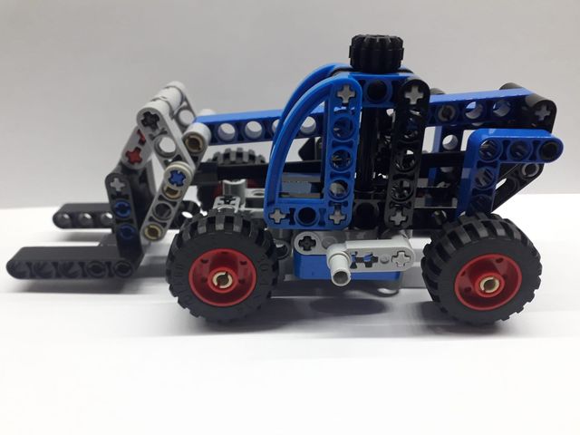 Lego-Technic-42133-02.jpg