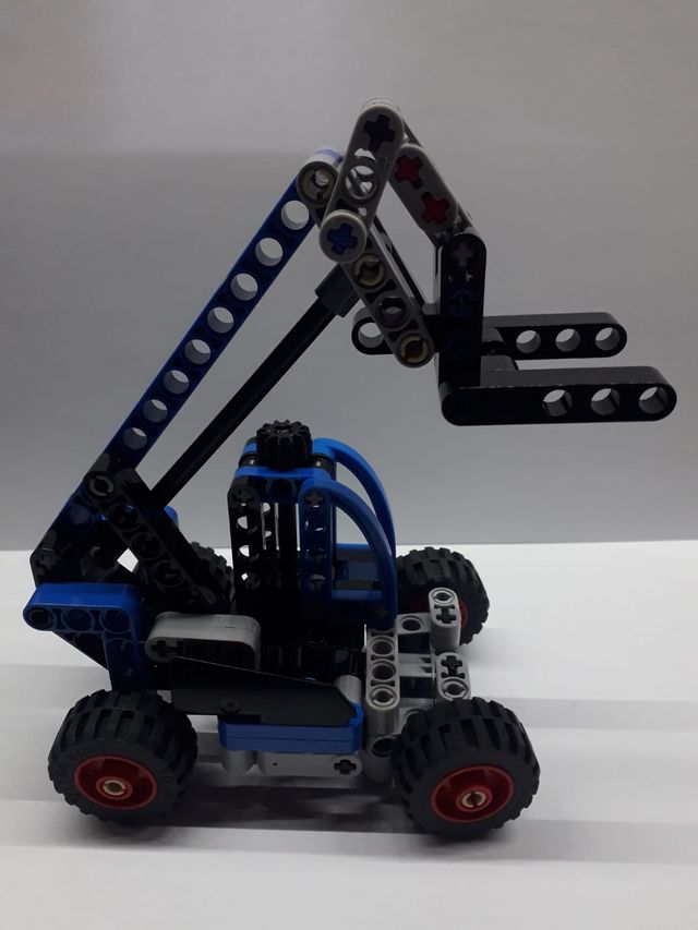 Lego-Technic-42133-04.jpg