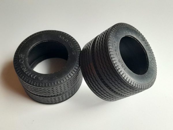 Pneus doublés pour Nikko Super Tanker ou 18 Wheeler