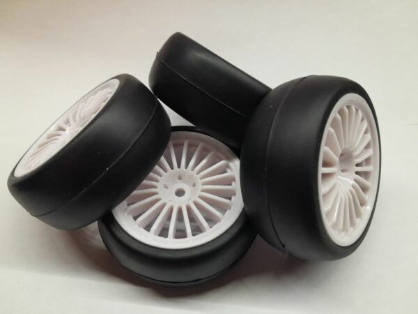 Roues complètes "20 batons blanches" avec pneus slick pour Nikko Super Evolution 1/10