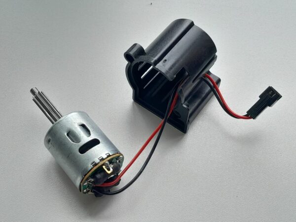 Moteur, pignon et cache moteur pour Nikko Turbo Panther X2 Elite